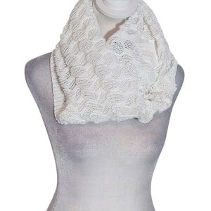 Aamie Lynn White Knit Infinity Scarf NWT One Size White Scarf